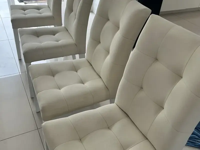 Cadeiras de jantar depois da higienização NS Clean & Comfort